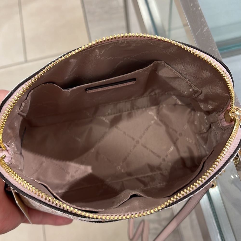 MICHAEL KORS Jet Set Medium Logo Dome Satchel Crossbody
Optic Whit/Rose Gold
NWT - Picture 10 of 16